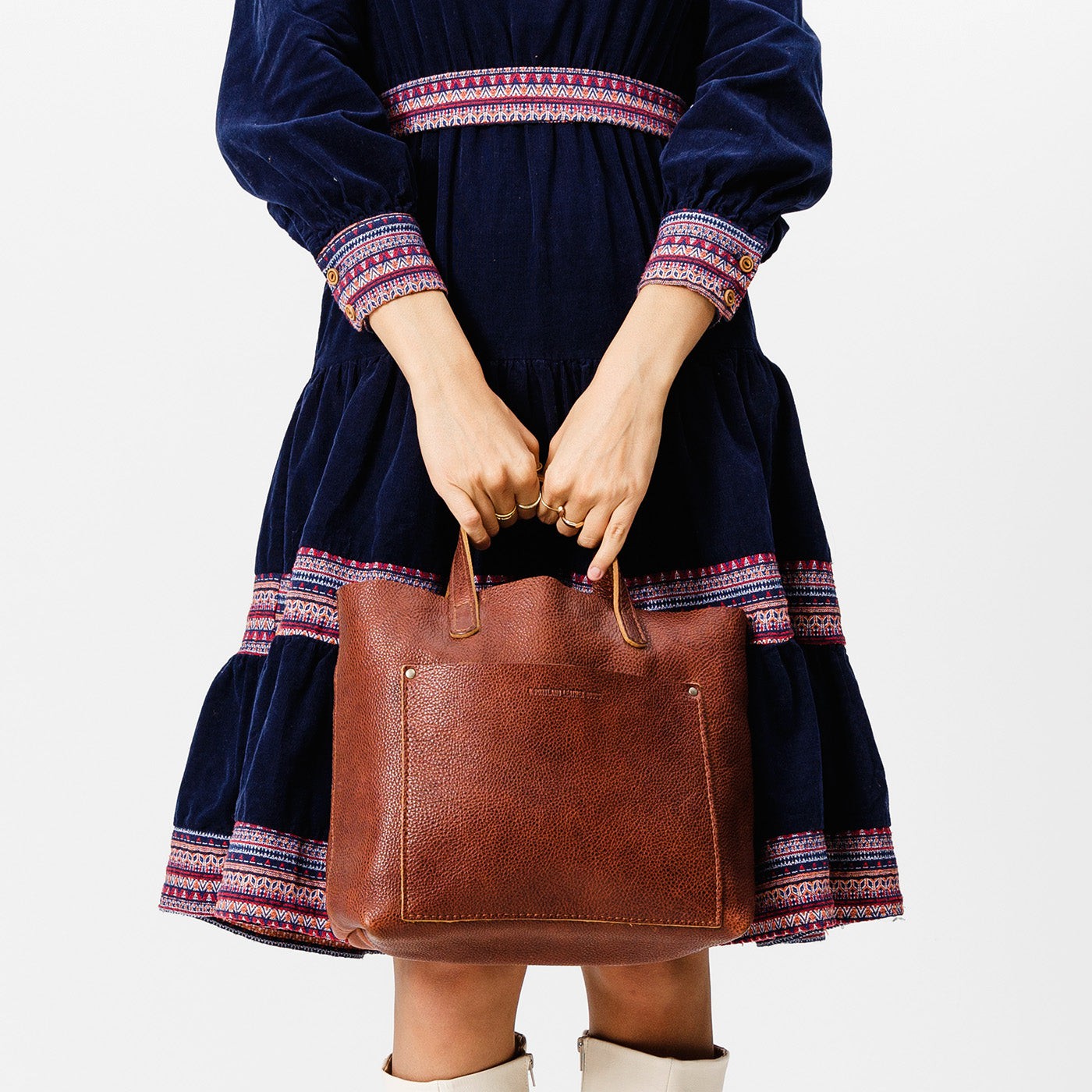 Nutmeg | Midsize crossbody tote with handles and a pocket