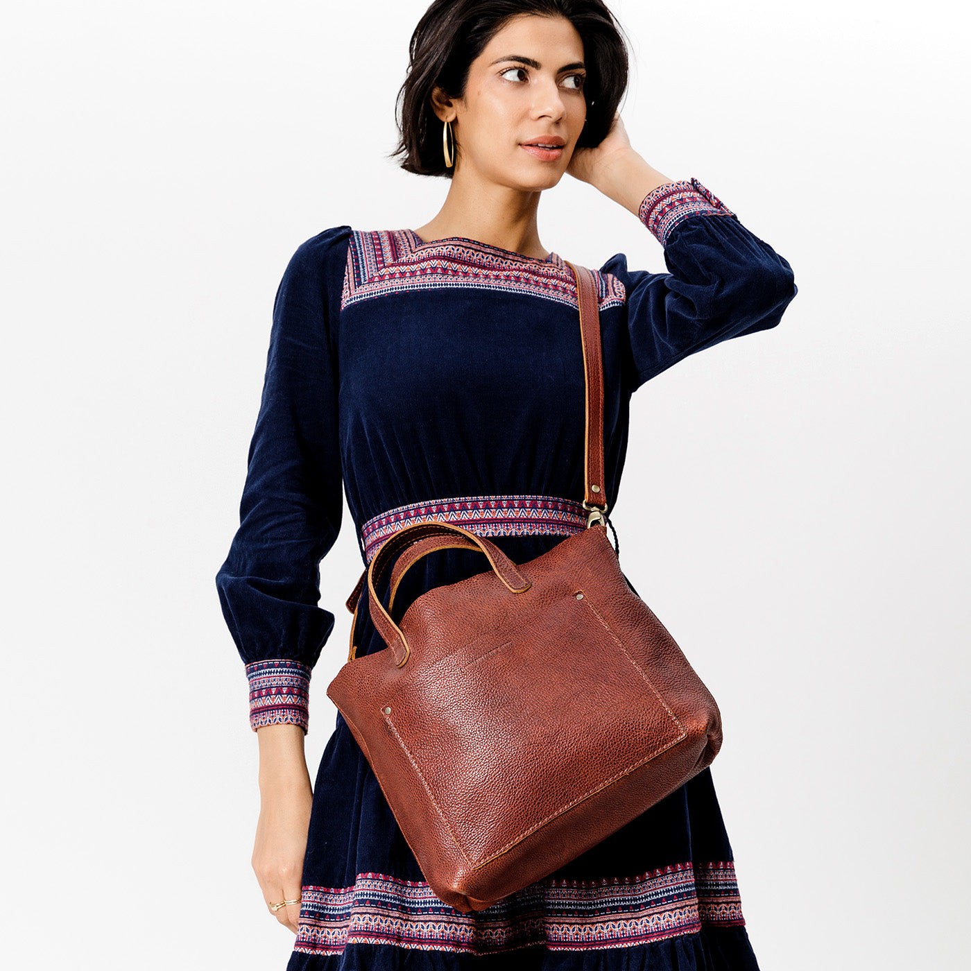 Nutmeg | Midsize crossbody tote with handles and a pocket VARIANT2