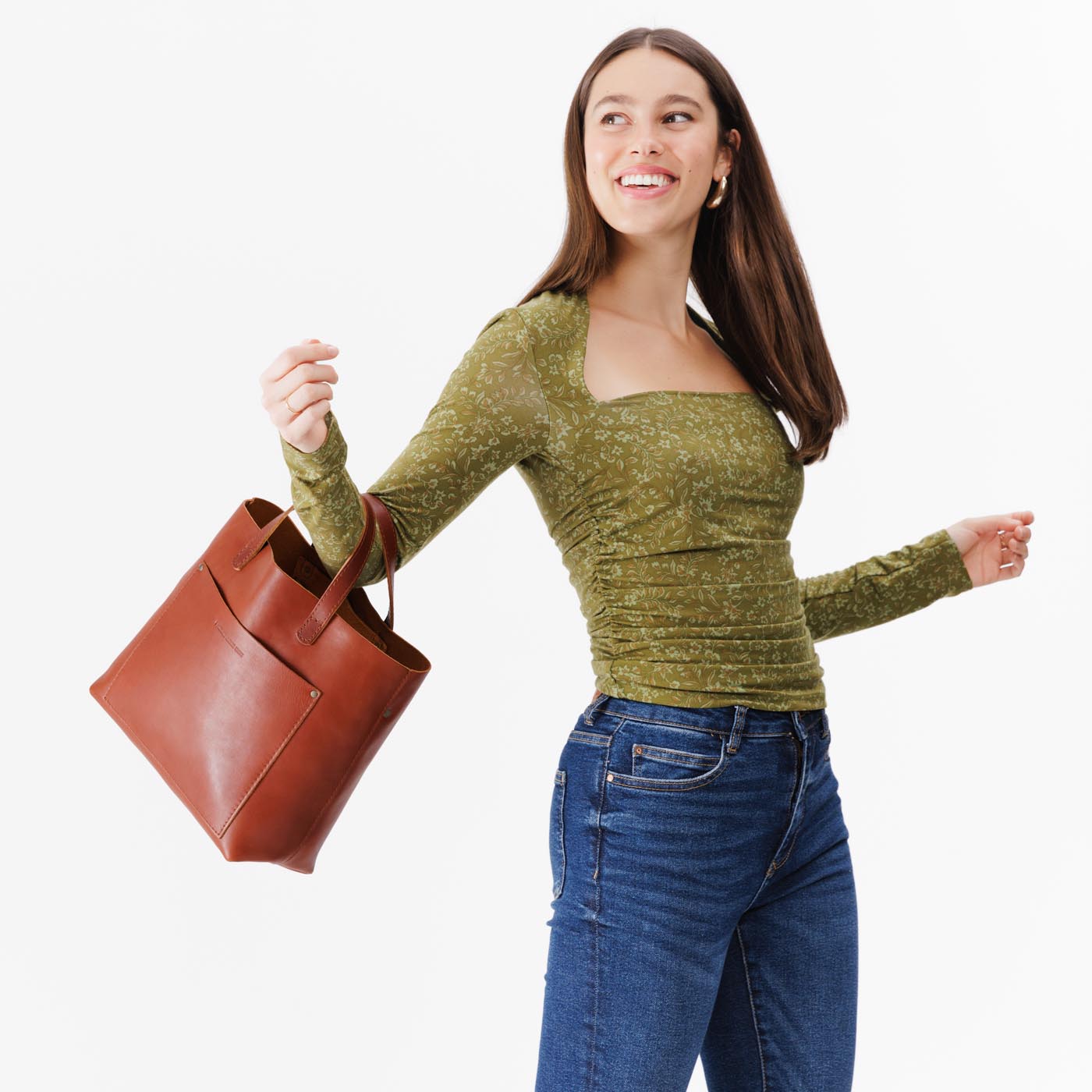 Chestnut | Midsize crossbody tote with handles and a pocket