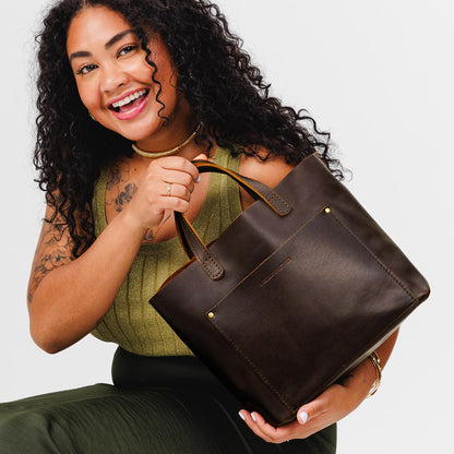 Grizzly | Midsize crossbody tote with handles and a pocket