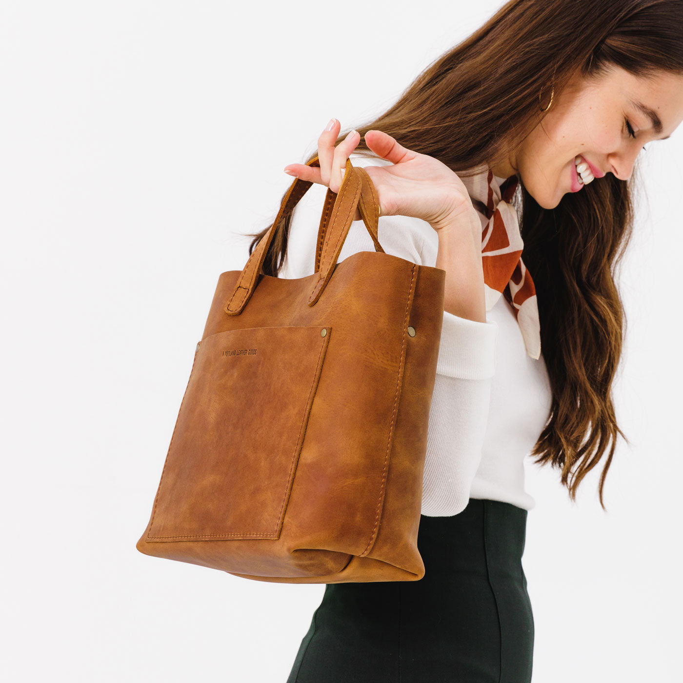 Dakota | Midsize crossbody tote with handles and a pocket