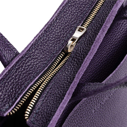 Empire*Zipper | Closeup of zipper on crossbody tote bag with zipper closure and front pocket