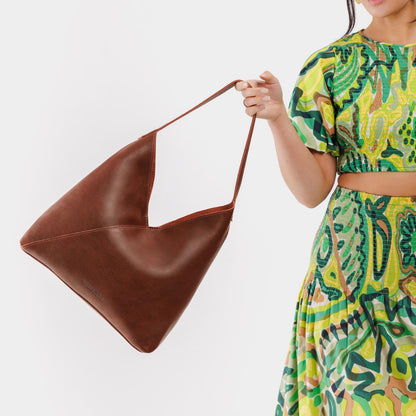 Nutmeg*Oversized | Model wearing large shoulder bag with magnetic snap closure