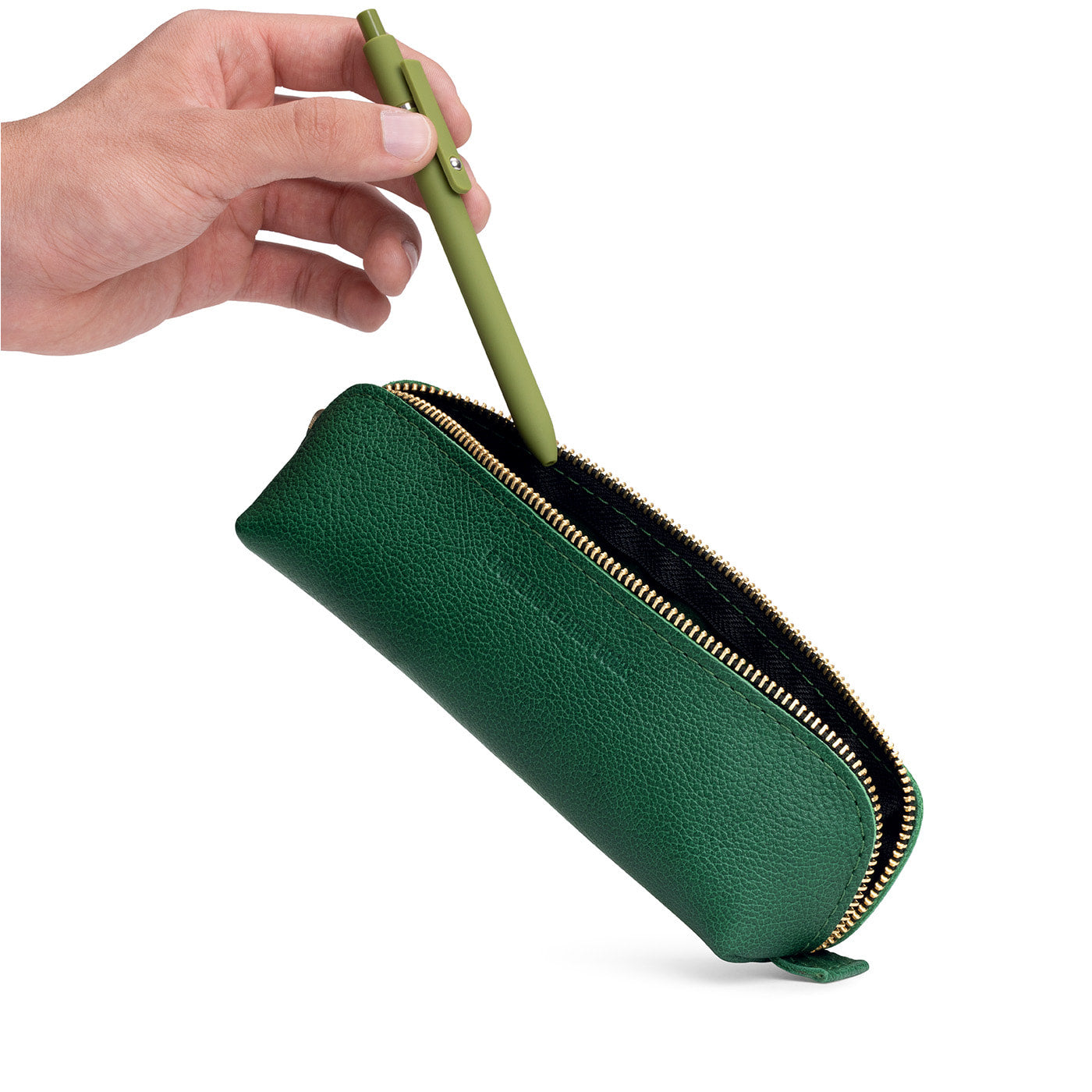 Bacalar | Leather pouch with curved seams and top zipper