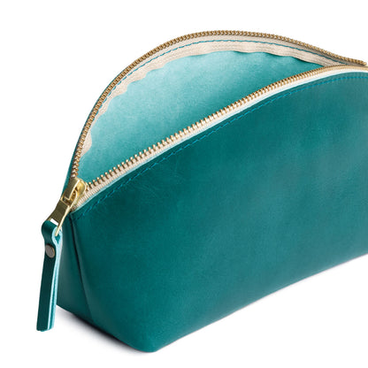 Caribbean | Spacious leather makeup bag with curved seams and top zipper open