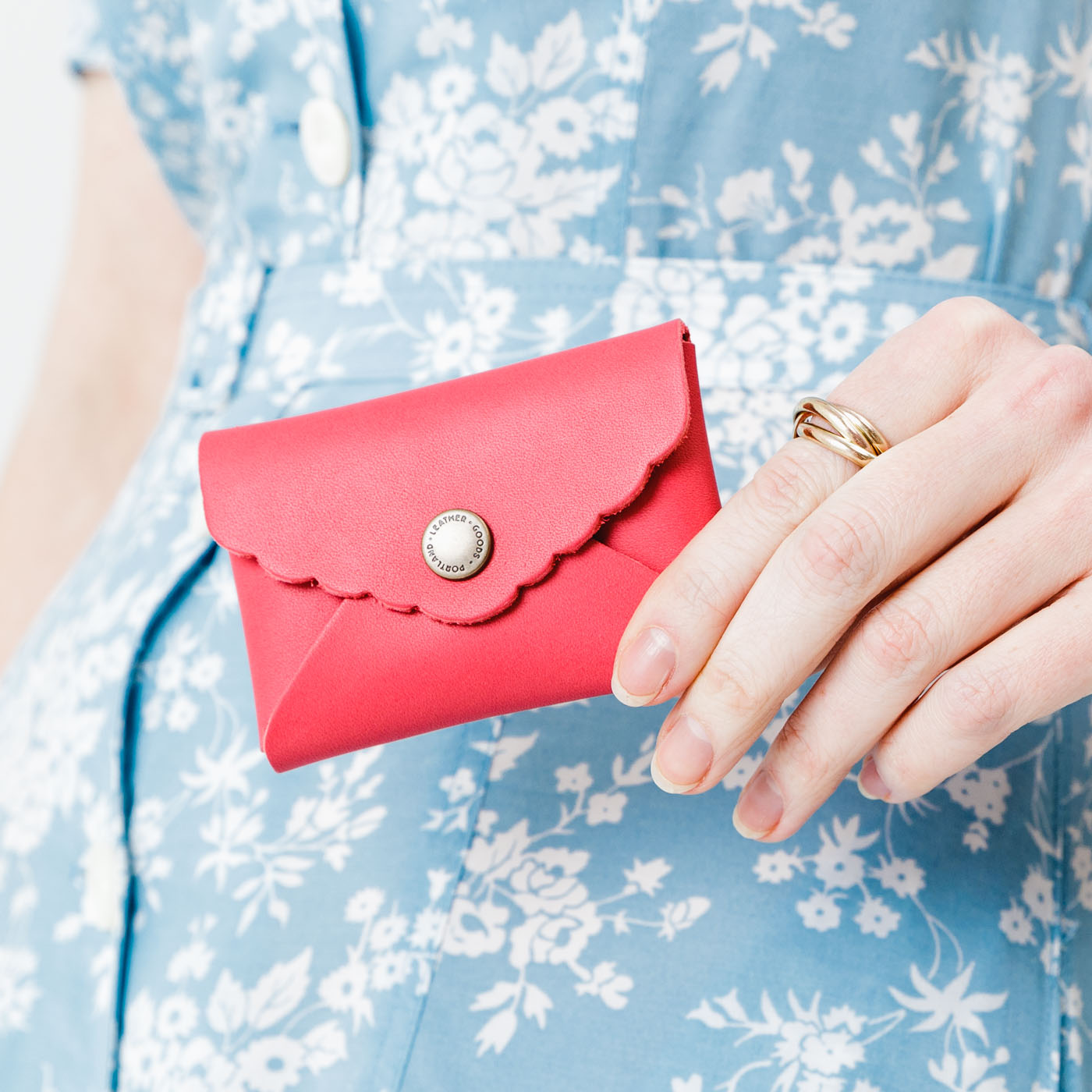 Tulip | Model holding small leather wallet with scalloped edge